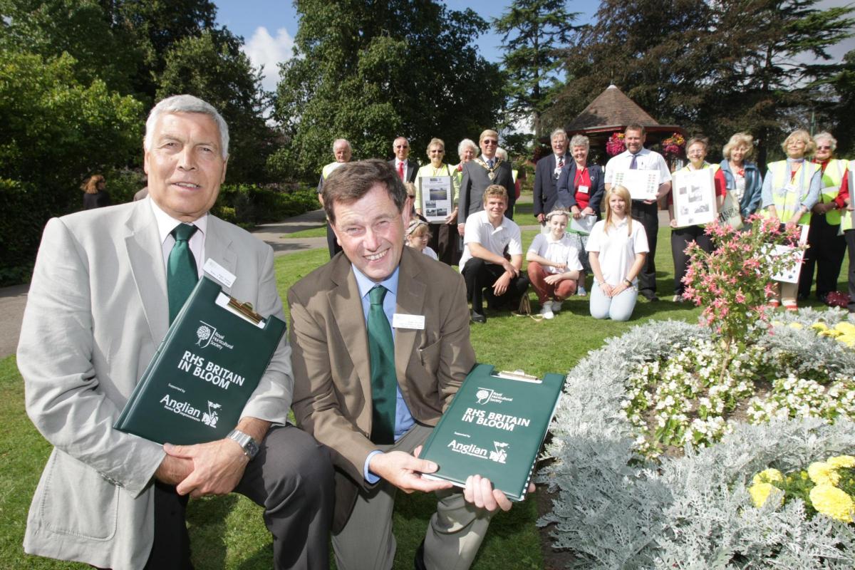 AWARD: 2011 Britain in Bloom judges at the towns park