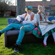 Help get Hansel and Gretel off the sofa